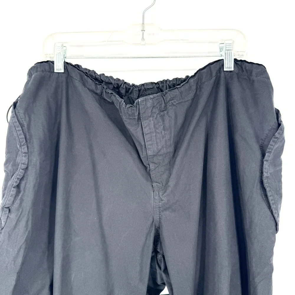 Urban Outfitters iets frans... Black Lightweight Baggy Tech Parachute Pants XL